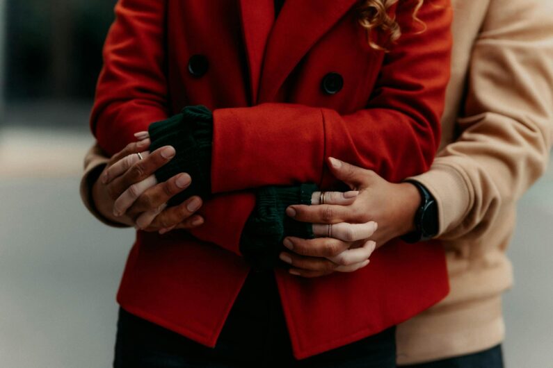 Zimowa moda męska – jak ubrać się ciepło i z klasą